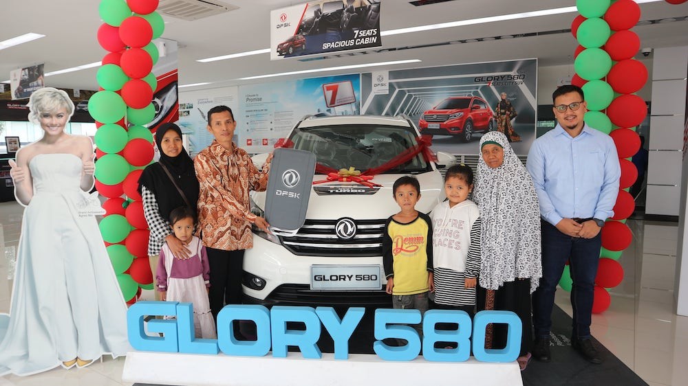 Penyerahan Hadiah Pemenang Grand Opening 11 Dealer baru DFSK Indonesia